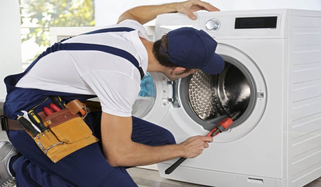 خرابی فیوز از دلایل روشن نشدن ماشین لباسشویی