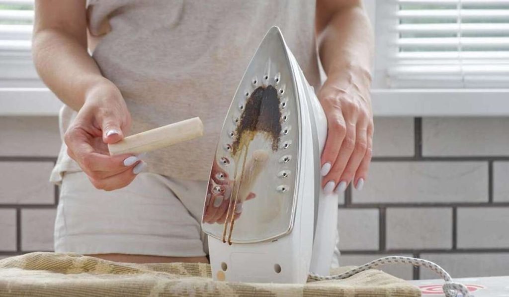 جداکردن پارچه از اتو با کاغذ روغنی