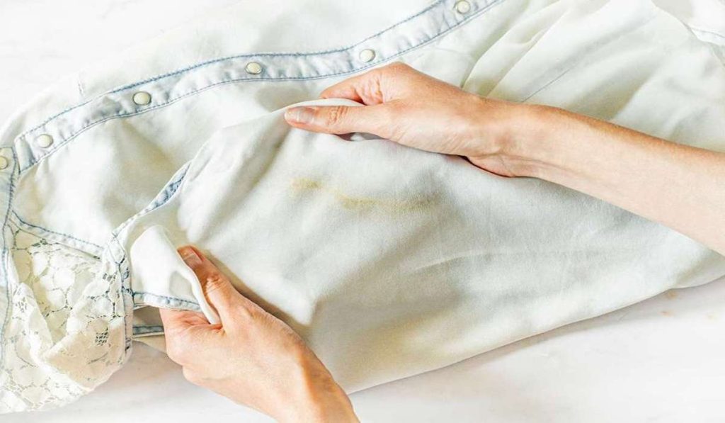 چگونه از ایجاد لکه‌های اتو جلوگیری کنیم