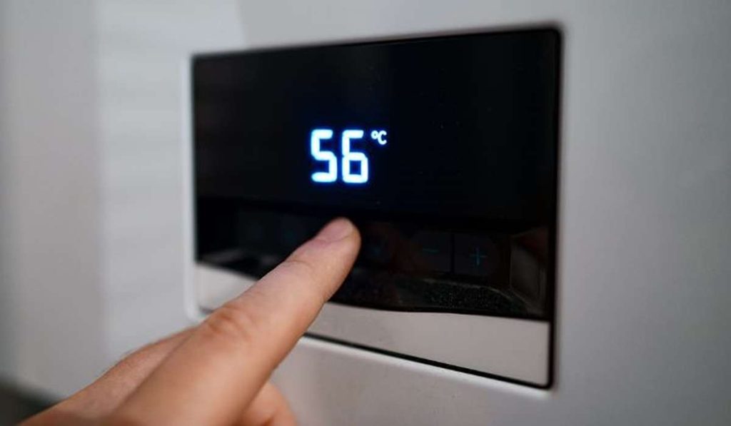 خرابی بورد الکترونیک و بخشهای دیجیتالی آبگرمکن