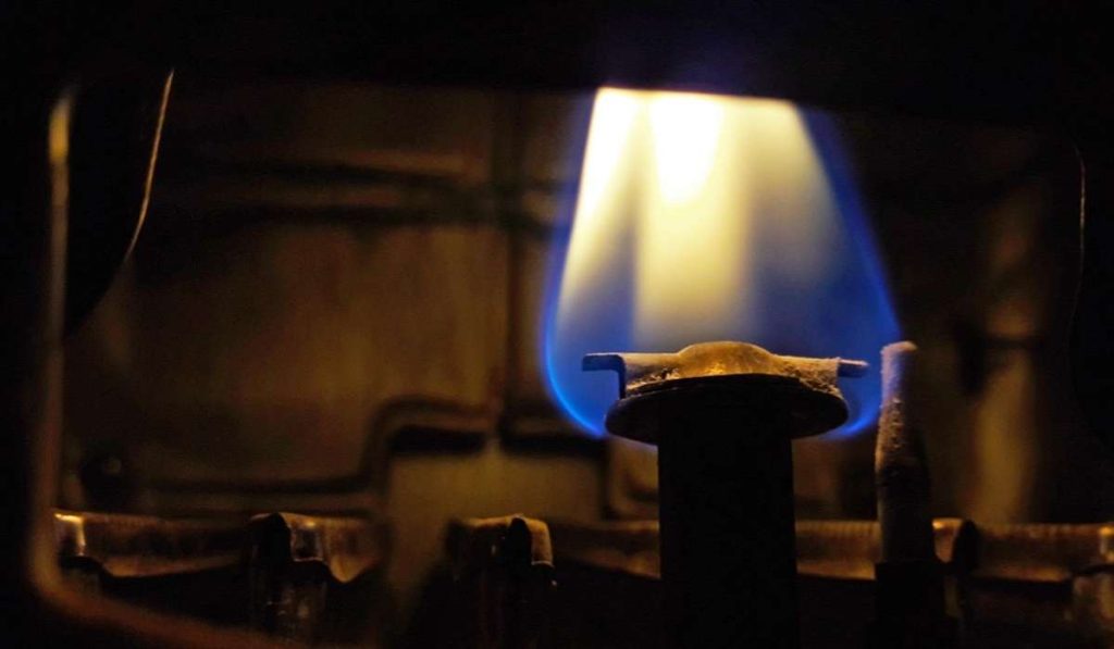 روشن نماندن شعله شمعک 